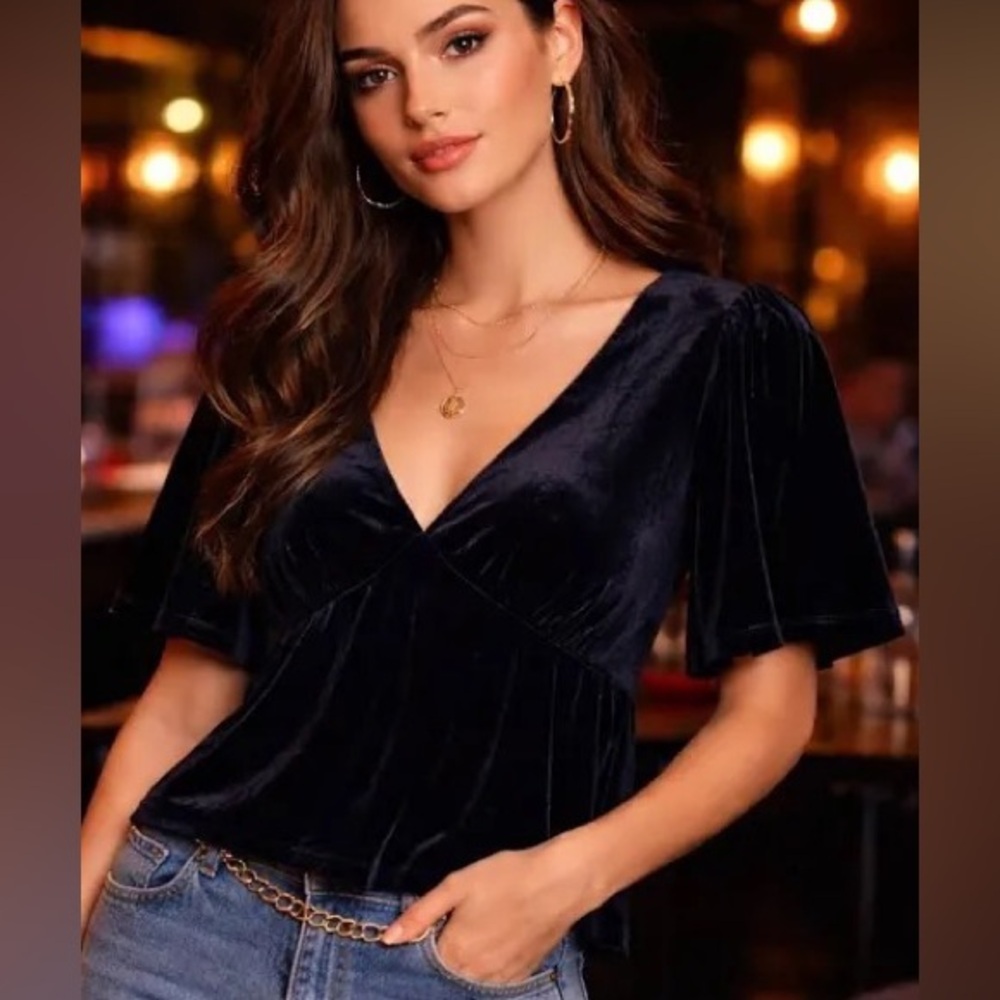 BRAND NEW KNOX ROSE BLACK VELVET VNECK SHORT FLOWY SLEEVE TOP SIZE SMALL!